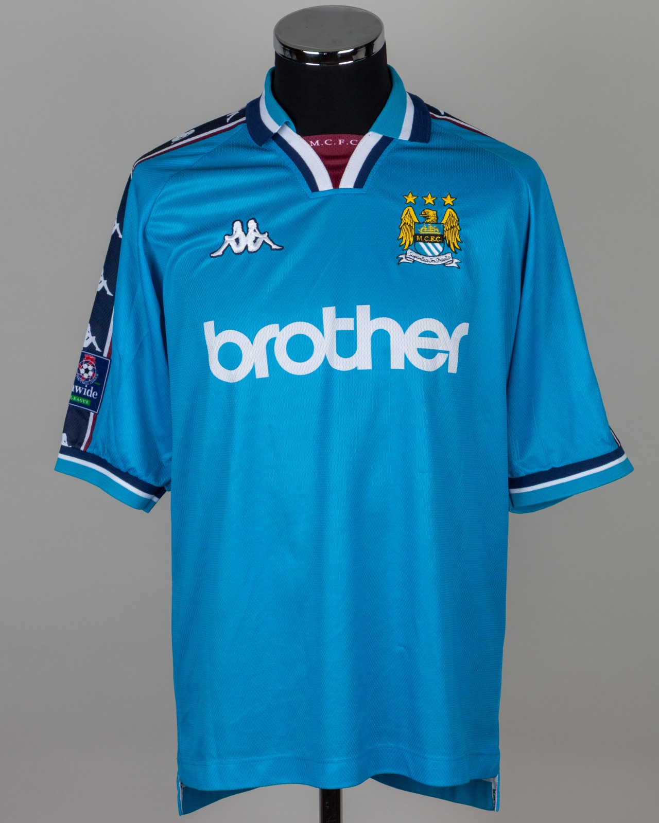 Primera equipación de Man City 97-98