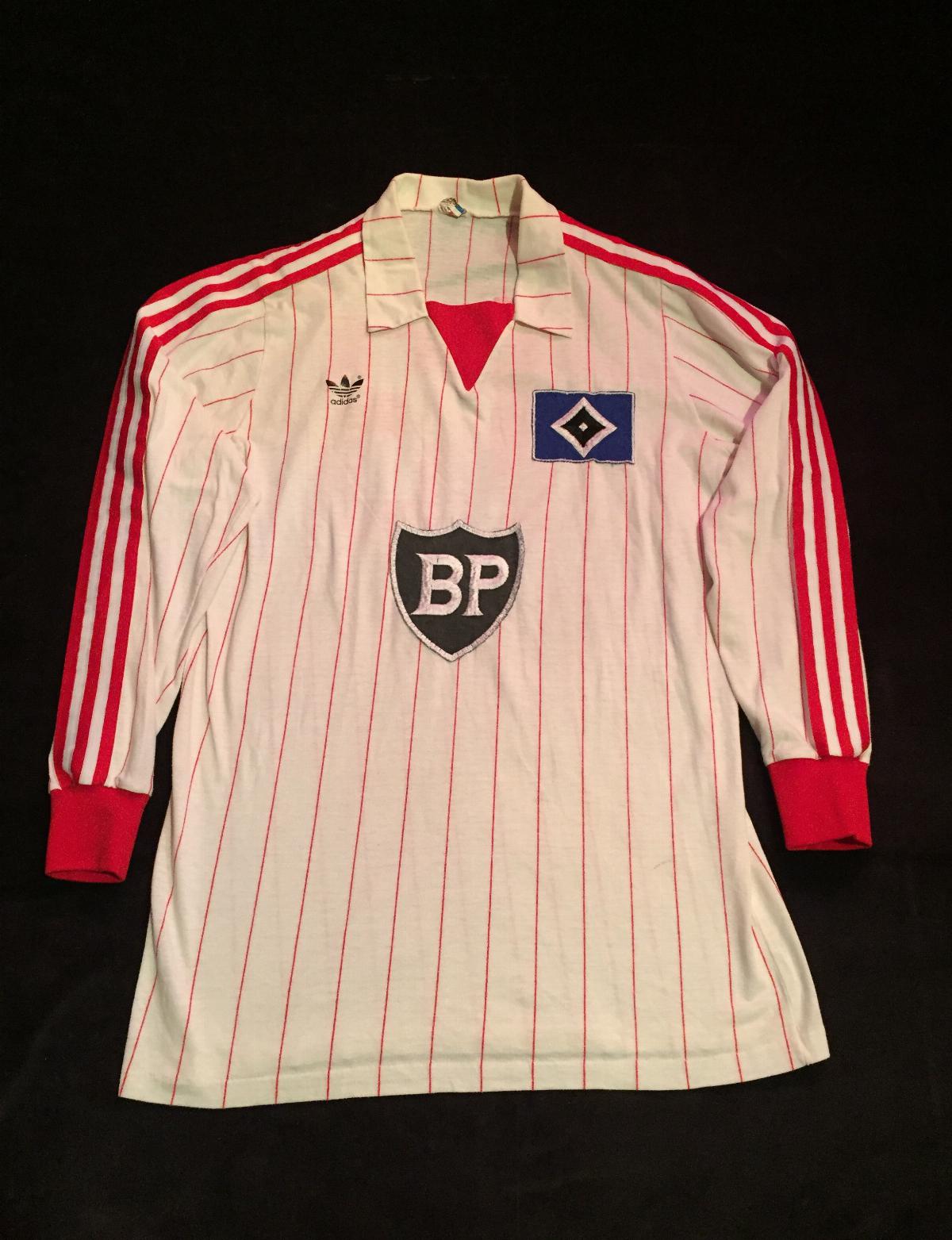 Primera equipación de Hamburgo 82-83