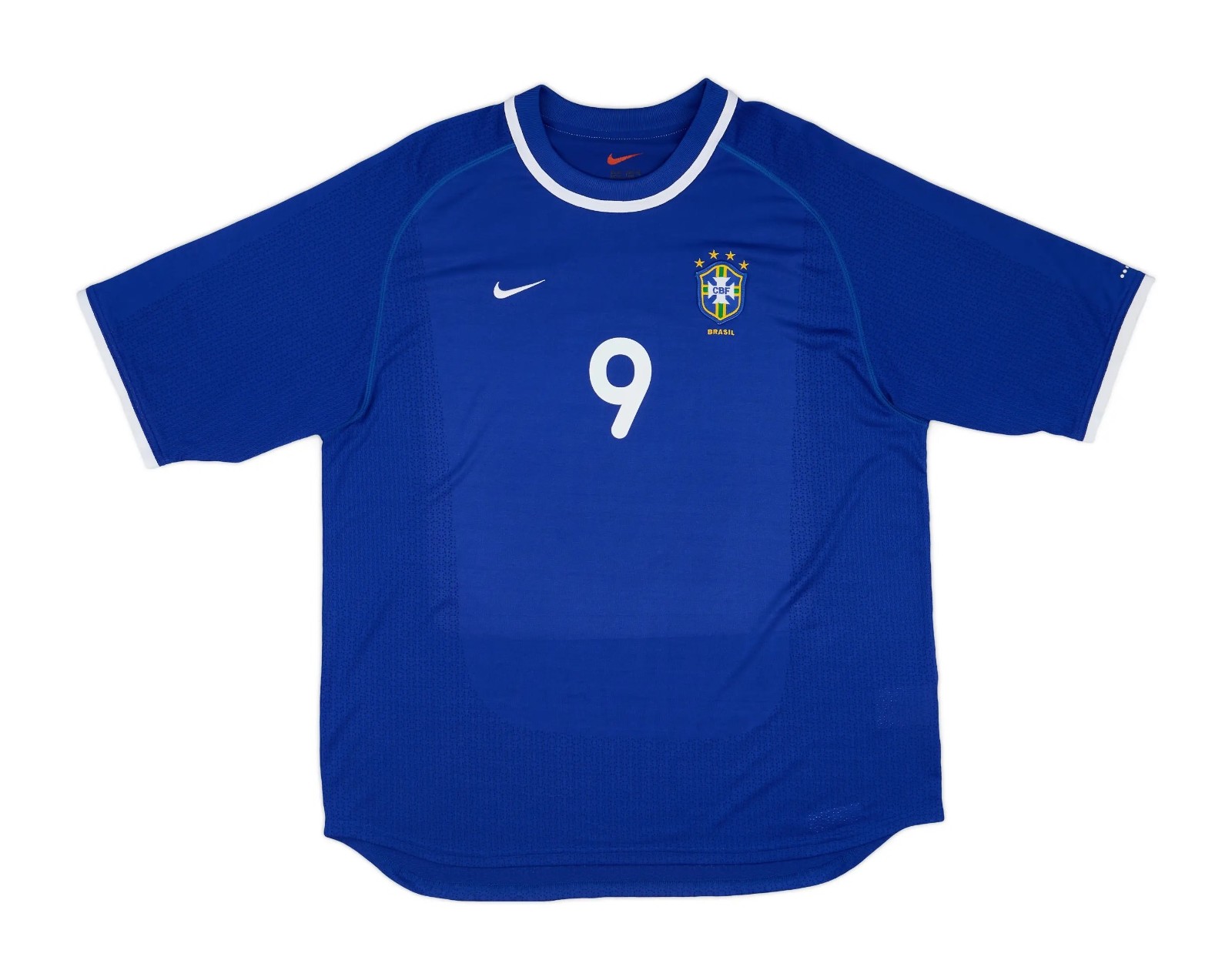 Segunda equipación de Brasil 2000