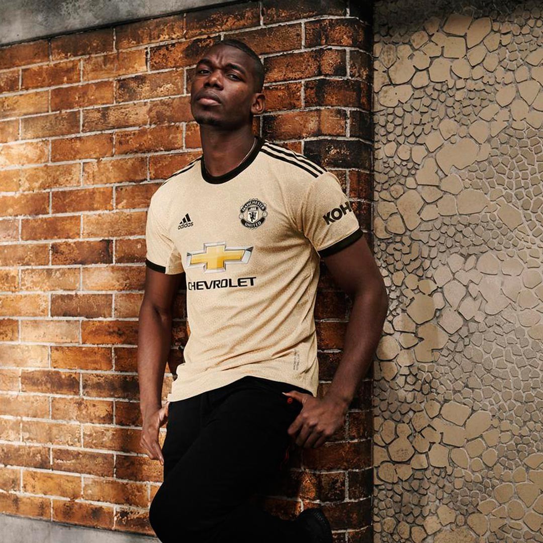 Manchester United 19-20 Visitante 3
