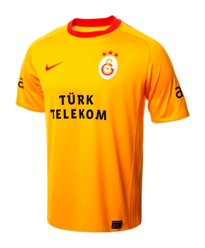 Segunda equipación de Galatasaray 11-12