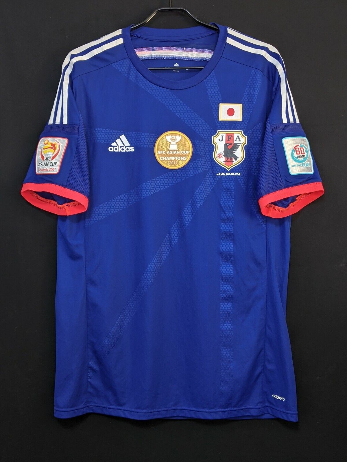 Primera equipación de Japón 2015