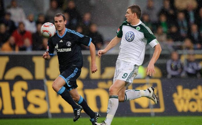 Schalke 04 10-11 Visitante 3