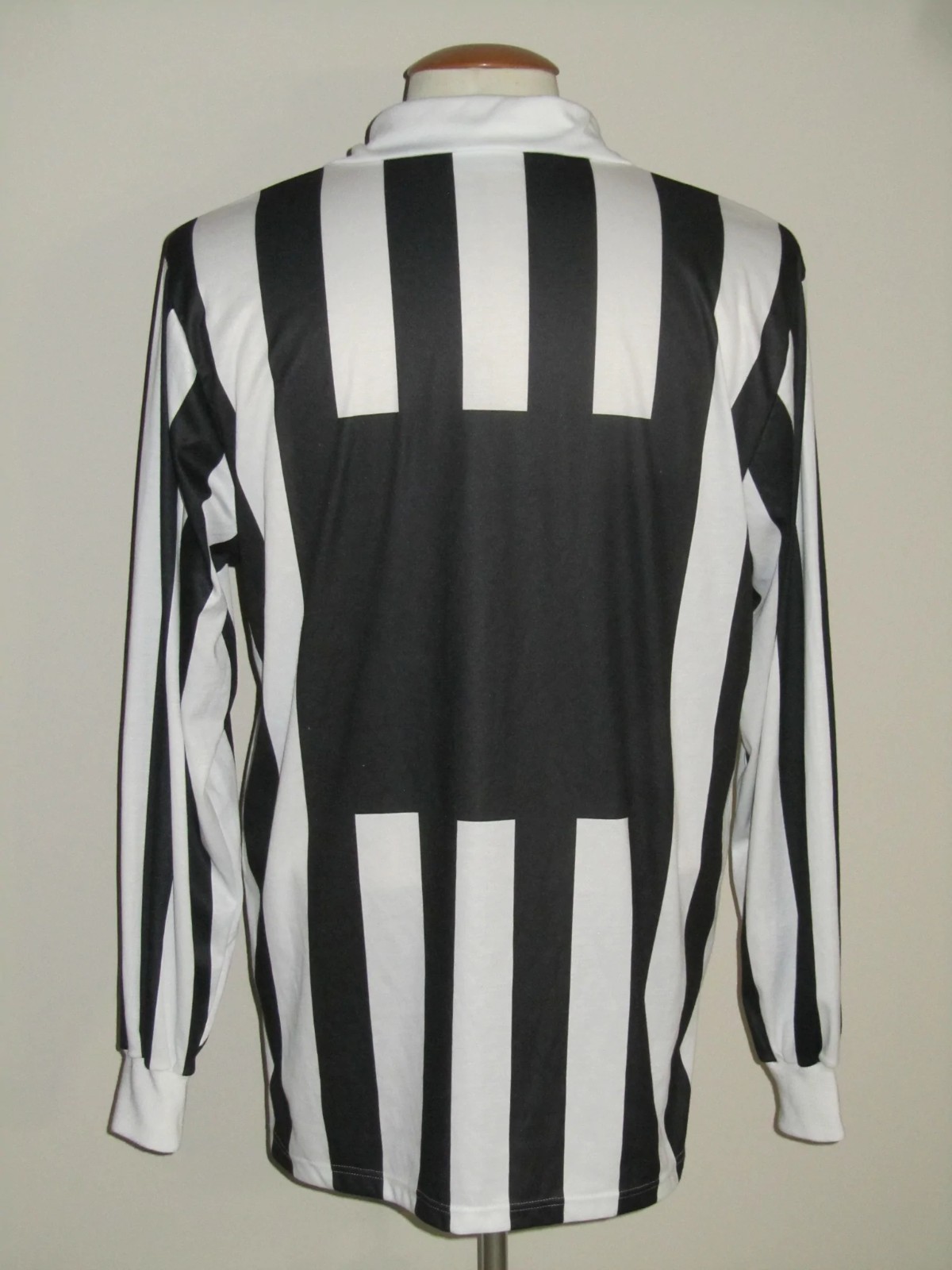 Juventus FC 91-92 Local 3