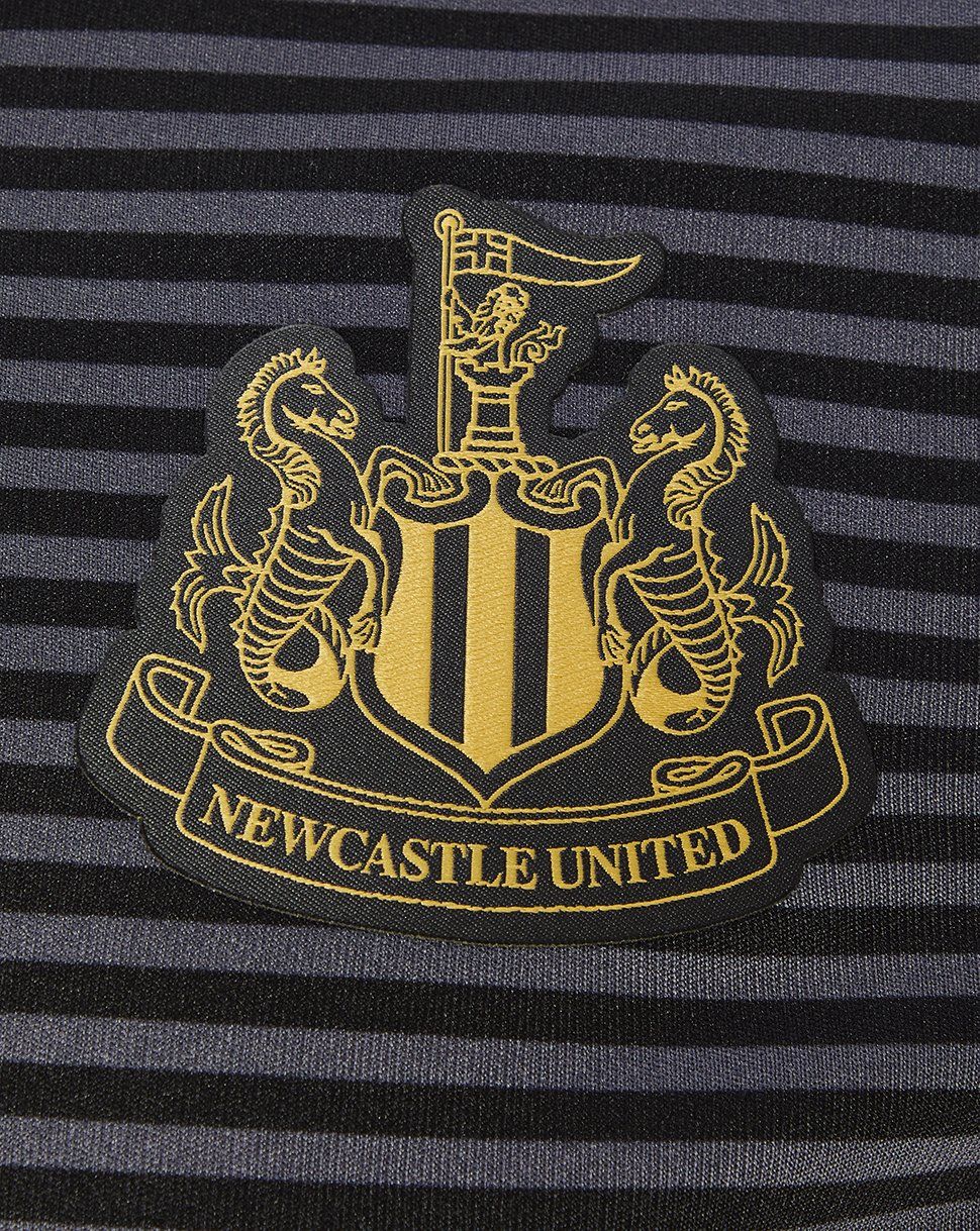 Newcastle United 21-22 Visitante 2