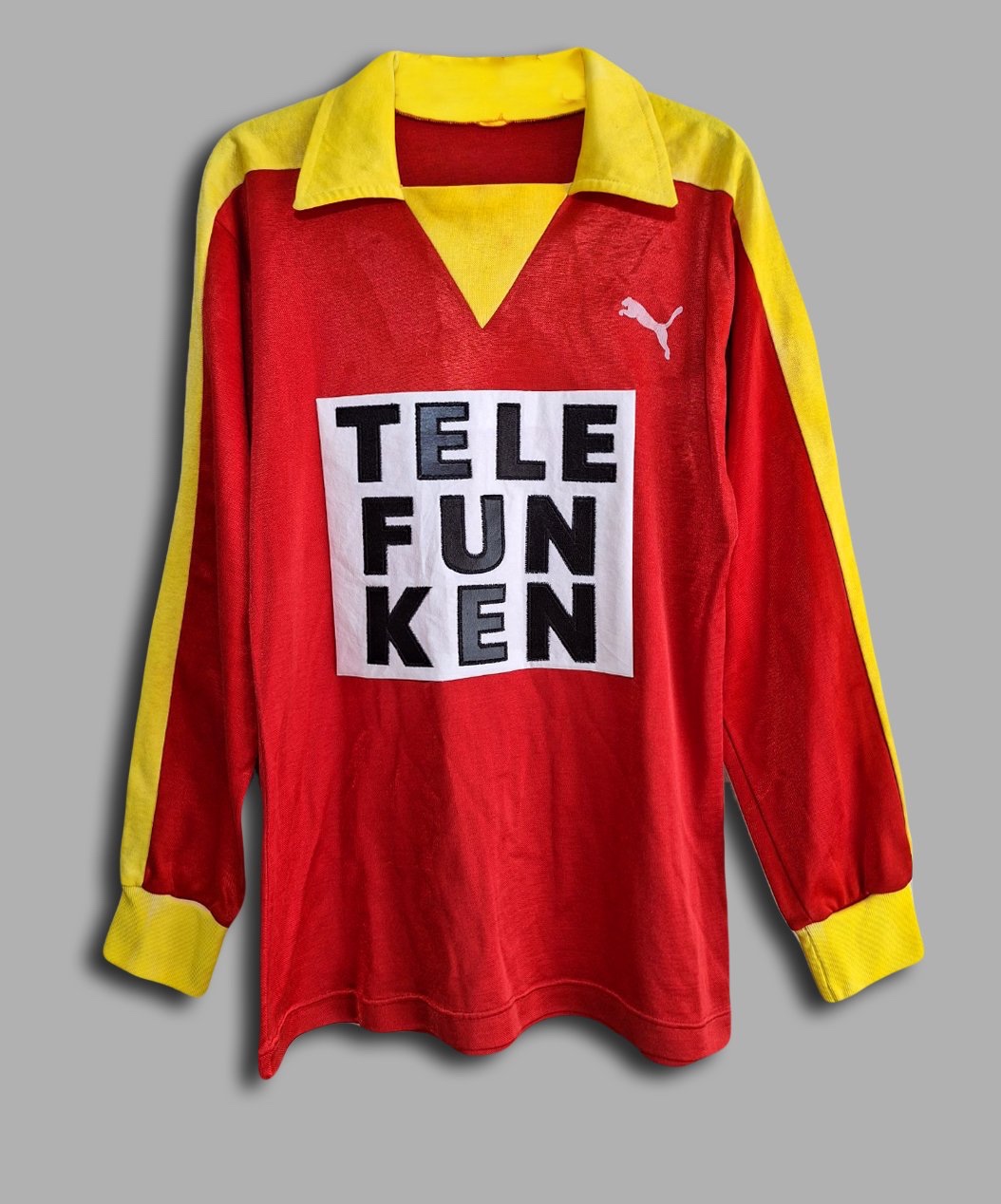 Primera equipación de Galatasaray 80-81