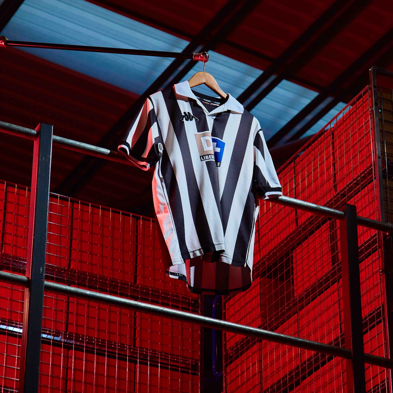 Juventus FC 98-99 Local 4