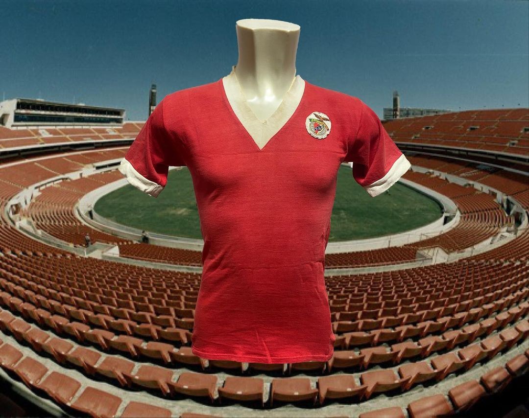 Primera equipación de Benfica 74-75
