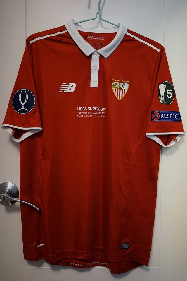 Equipación especial de Sevilla FC 16-17
